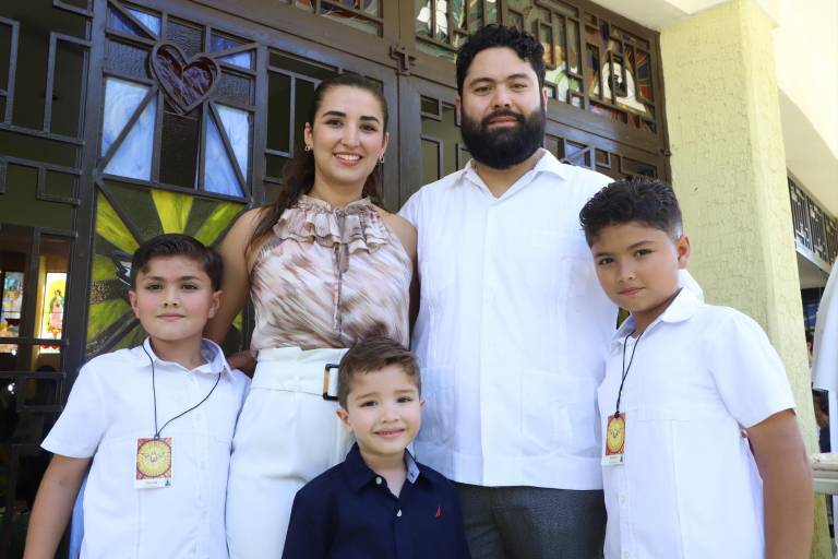 Confirman 54 niños su fe en Cristo