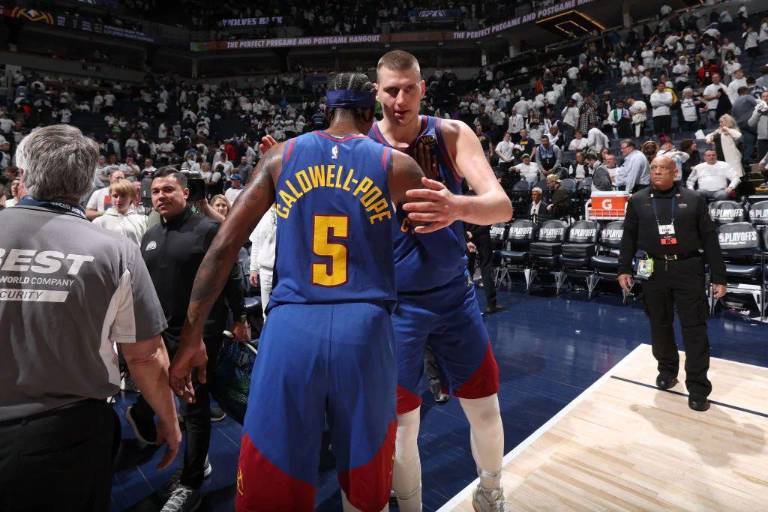 Nuggets vence con autoridad a Suns y ya tiene dos victorias