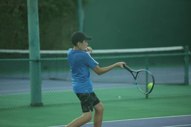 Emilio López sale airoso de partido de Copa de Tenis Independencia