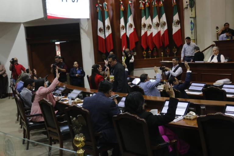 Aprueba Congreso ajuste en la revalidación anual de tarjetón y calcas