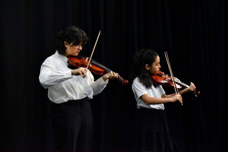 Muestran alumnos del CMA talento para el violín y cello