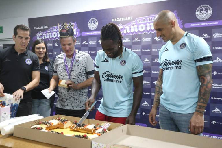 Como ‘Reyes’, Mazatlán FC presenta a sus refuerzos Nahuelpán y Loba