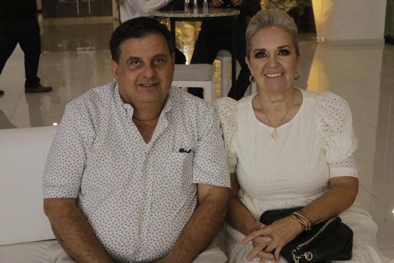 Celebran en Coctel con Causa su primer aniversario