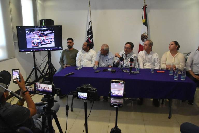 Cuén Ojeda muestra video del momento en que Luis Alonso García Corrales y amigo fueron detenidos por policías