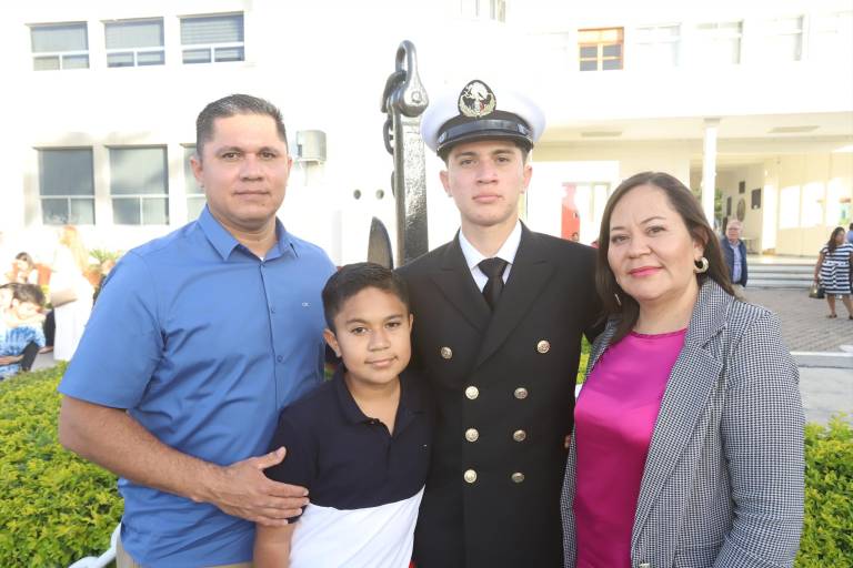Celebran Jura de Bandera estudiantes de la Escuela Náutica de Mazatlán