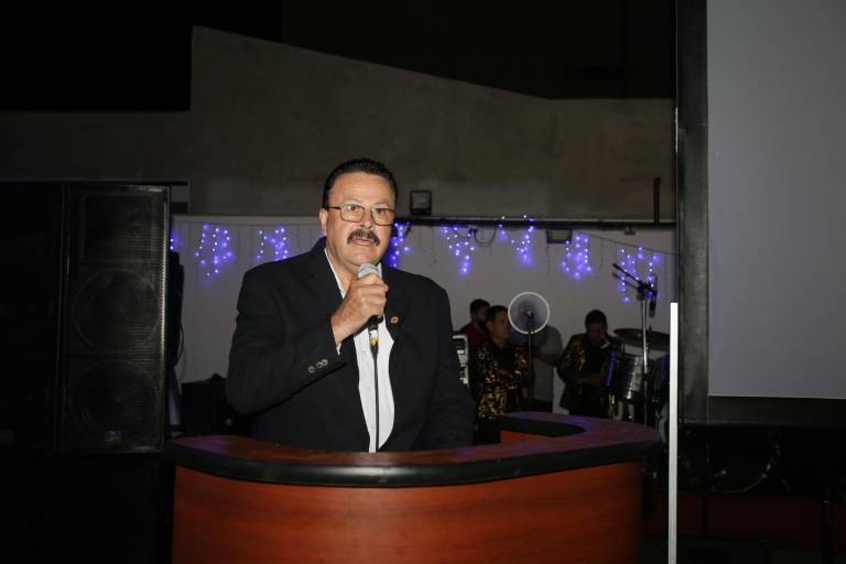 Ingenieros brindan por el Año Nuevo