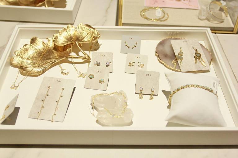 Presentan Alyona Jewelry en Restaurante Cayenna