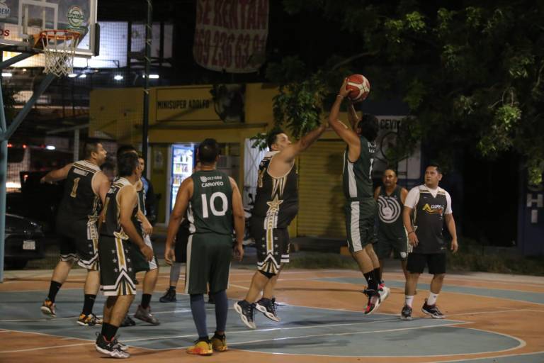 Tímbiri cumple pronóstico al vencer a Hacienda Los Tamarindos en Baloncesto Veteranos