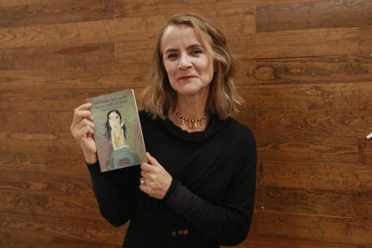 Comparte María Julia Hidalgo historias entrelazadas con su libro ‘La mujer que quiso hacer todo al revés’