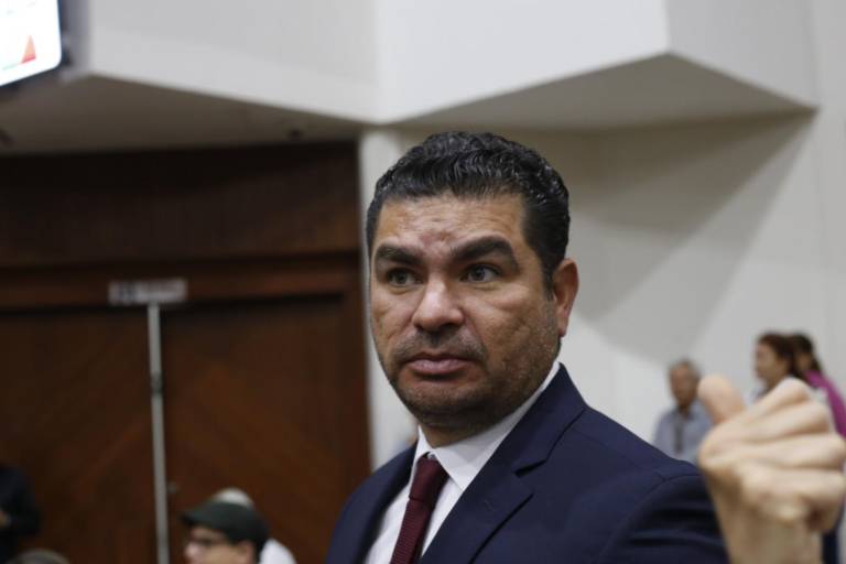 La democracia va por delante en la UAS, dice diputado tras elección de Rector