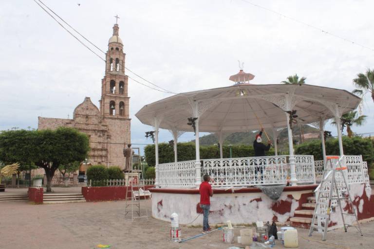 Tras 8 años de abandono, empresario local rehabilita la plaza Lola Beltrán en El Rosario