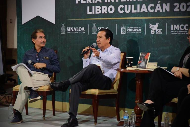 Presenta Joaquín Leyva ‘Crónicas para espantar a los demonios’ en la FIL Culiacán