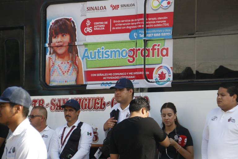 Gobierno de Sinaloa y transportistas hace campaña para facilitar la integración de niños con autismo
