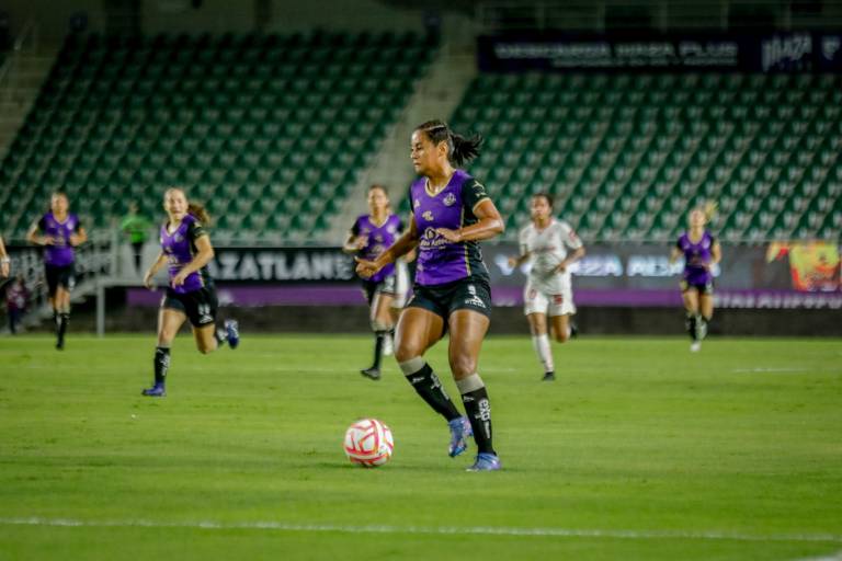 Mazatlán Femenil da de baja a 4 Cañoneras