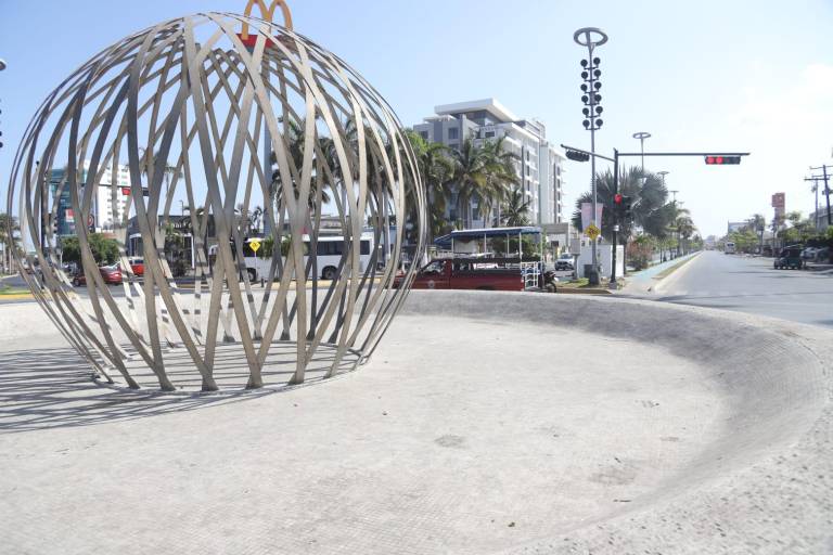 Permanece en el olvido el monumento ‘Perla del Pacífico’, en Mazatlán