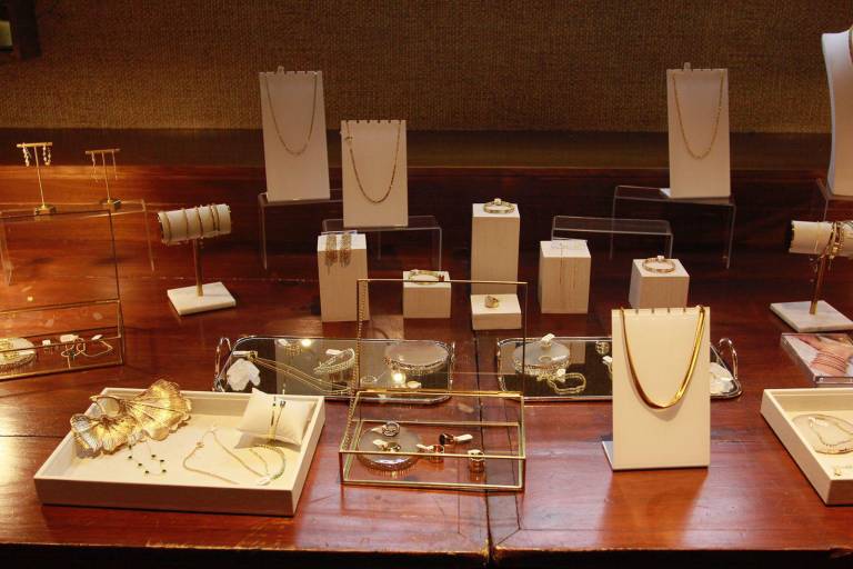 Presentan Alyona Jewelry en Restaurante Cayenna
