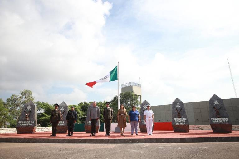 Inauguran hemiciclo para celebrar el Bicentenario del Heroico Colegio Militar