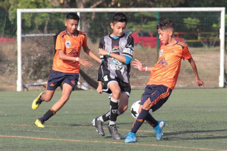 Se viven grandes duelos en la Copa Mazatlán de Futbol 11