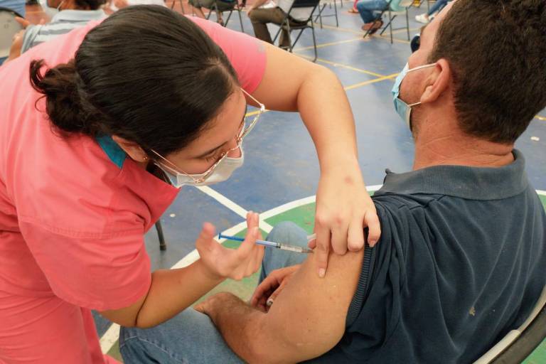 Inicia vacunación anti Covid a personas de 40 a 49 años en Los Mochis