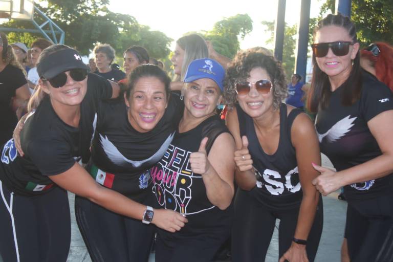 ‘Apapachan’ a instructora Alma Virgen al cumplir 35 años de poner a bailar a los mazatlecos