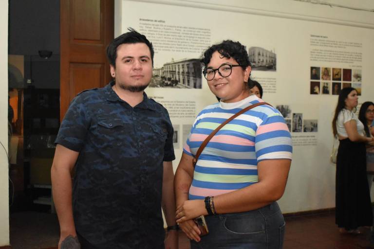 Admiran sinaloenses la exposición ‘Algo a donde sea’ del artista Alejandro Mojica