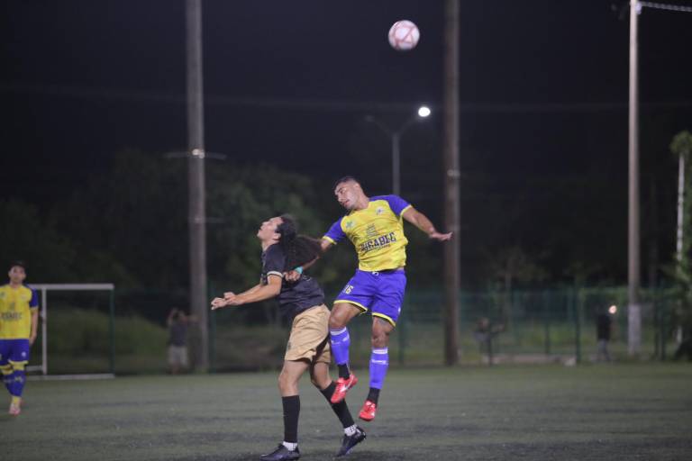 Los Cremas Independencia y CMS Desarrollos jugarán la final por el título de la Primera Fuerza de Mazatlán