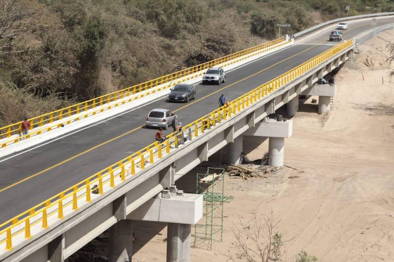 Reabren a la circulación el puente de El Quelite