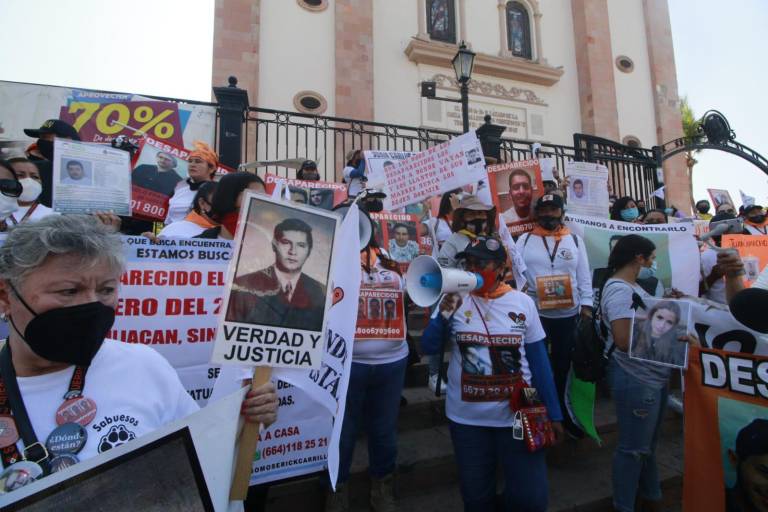 Sabuesos Guerreras realiza memorial en Catedral de Culiacán por víctimas de desaparición forzada