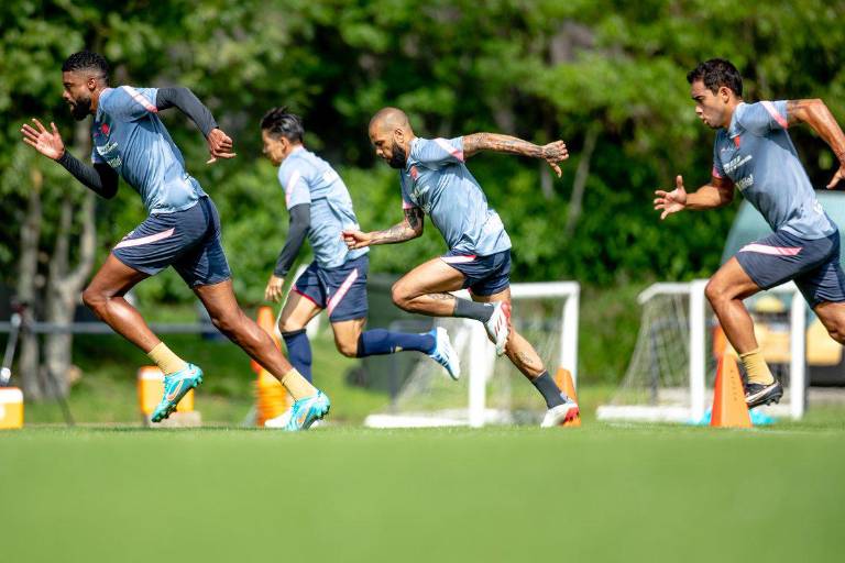 Dani Alves viaja con Pumas a Barcelona y anuncia despedida del Camp Nou