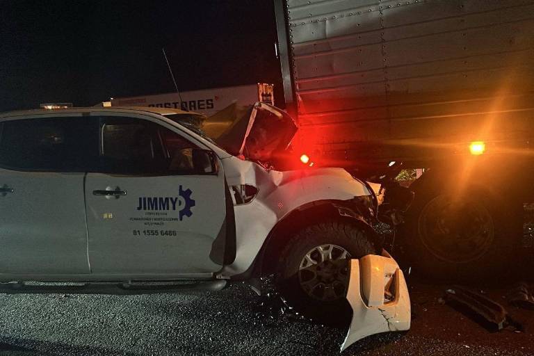Conductor de camioneta muere al chocar contra tráiler en la carretera Libre Tepic-Mazatlán