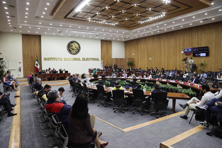 Llama INE a los actores políticos a conducirse con legalidad ante inicio de precampañas