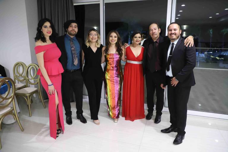 Abogados hacen un brindis por un buen año 2023