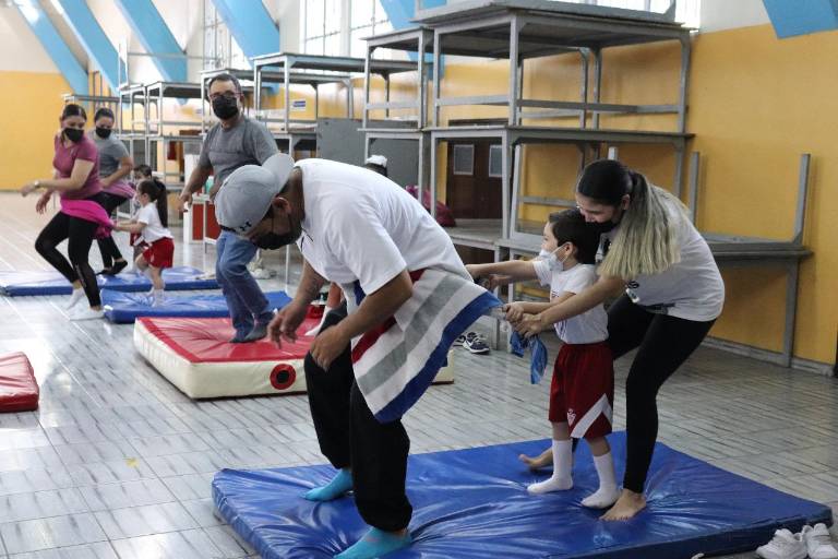 Alumnos de preescolar del ICO conviven con sus papás jugando