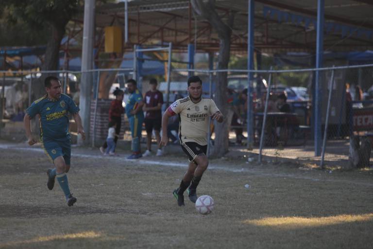 No suelta la cima Hospital General en Futbol Intermédicos