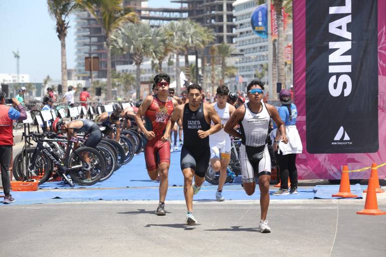 Mazatlecos son parte de Triatlón Astri-Redpetroil