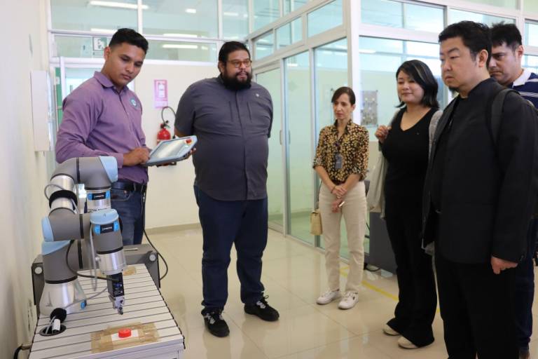 Realiza UTEsc reunión de trabajo con representantes de empresa china y Codesin