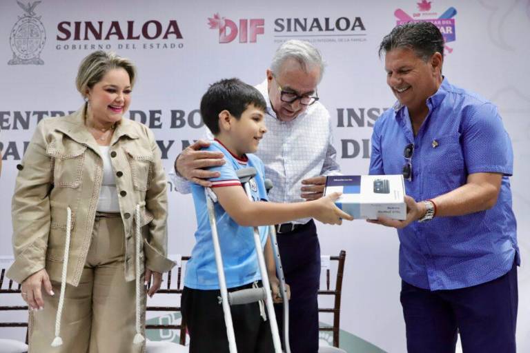 Venados de Mazatlán hace presencia en la entrega de bombas de insulina para niños con diabetes