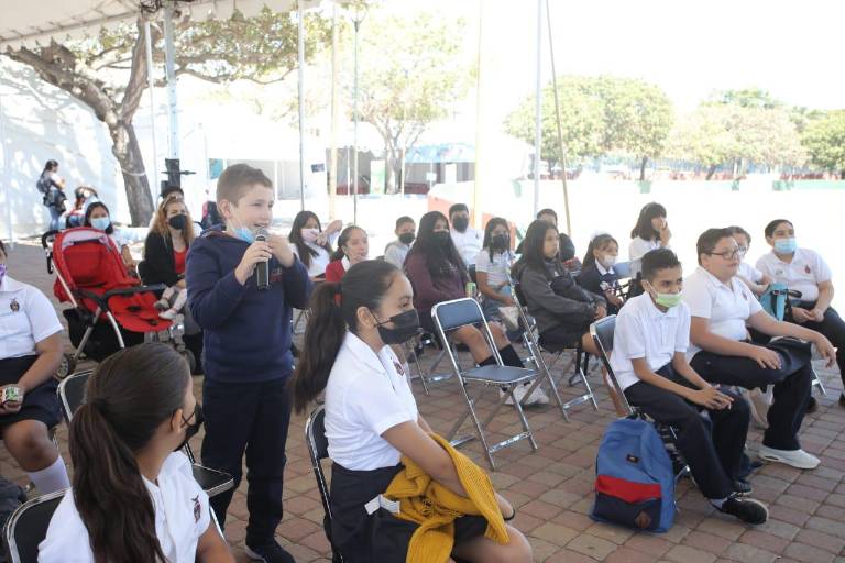 Disfrutan niños de la FeliUAS con ‘El alma de don Jacinto’