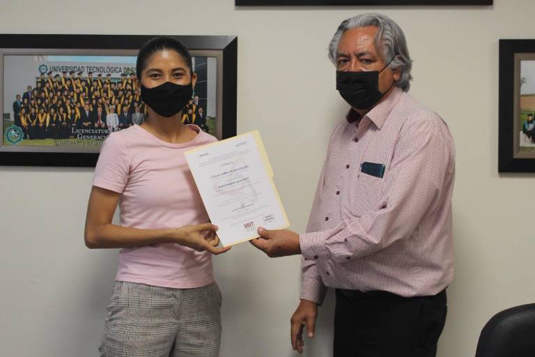 Docentes de UTESc en Escuinapa reciben distinción como investigadoras e investigadores