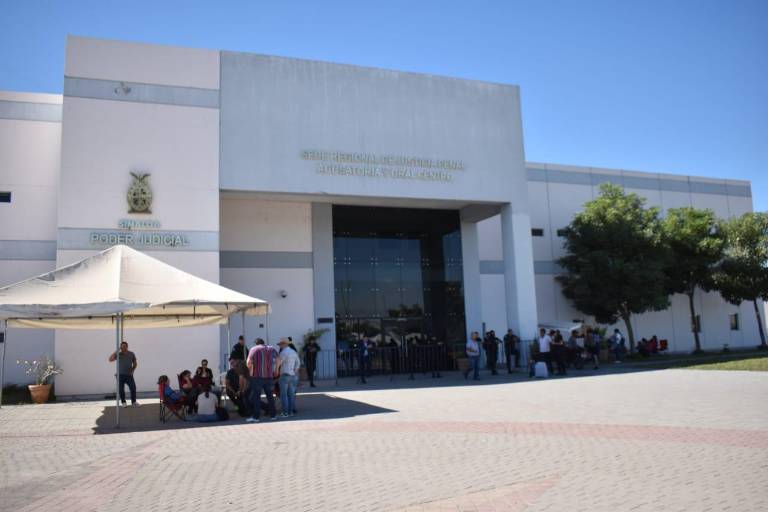 Por cuentas falsas de Facebook y un crédito de vales, rastrean identidad del presunto asesino de Luis Enrique