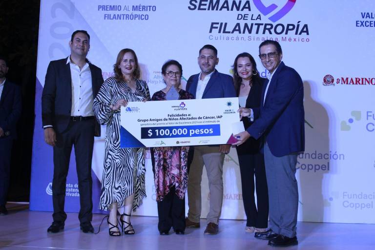Entregan Premio al Mérito Filantrópico y Valor de Excelencia