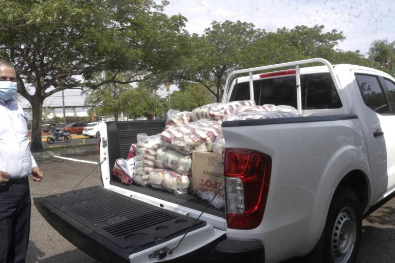 Se unen a Un día para compartir del Banco de Alimentos de Culiacán