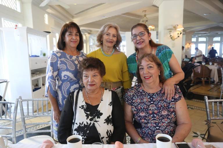 Celebra Padre Horacio Hernández su amor a Dios