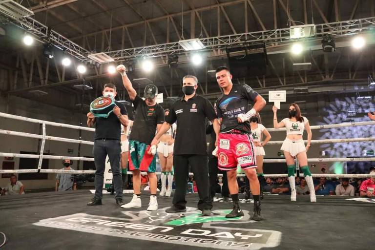 Roberto Verdugo y Melissa Esquivel triunfan en peleas por título en Culiacán