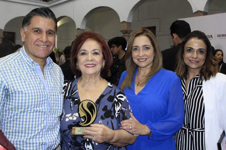 Reconocen a 46 mujeres sinaloenses por su contribución y legado a la sociedad