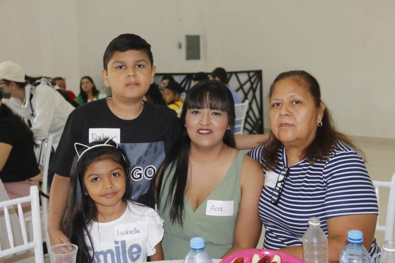 Con rifas, música y regalos Ganac celebra a los niños en su día