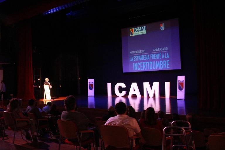 Carlos Ruiz brinda conferencia magistral para el sector empresarial