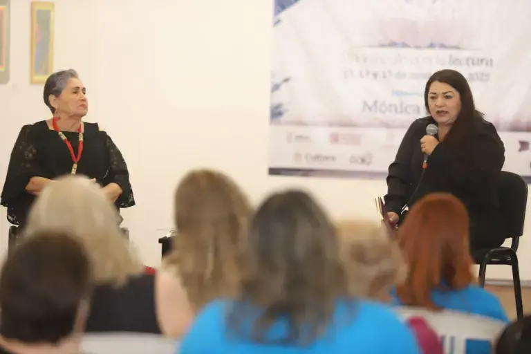 $!La promotora cultural Karina Castillo coordina en Mazatlán la séptima edición del Festival Internacional La Mujer en las Letras, en colaboración con la UNAM.