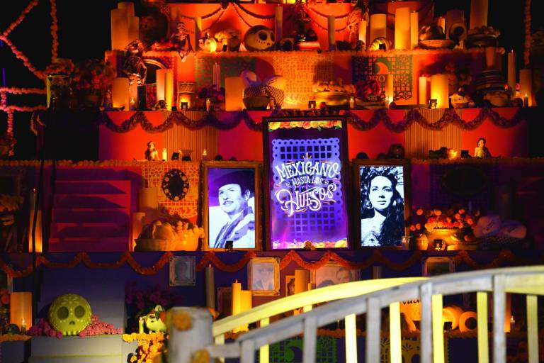 La dinastía Aguilar celebra el Día de Muertos con la presentación de su libro ‘Mexicano hasta los huesos’