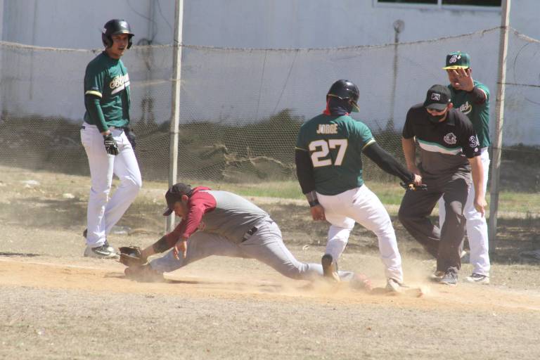 Bukaneros pesca a Marlins en la Liga de Beisbol Universitaria